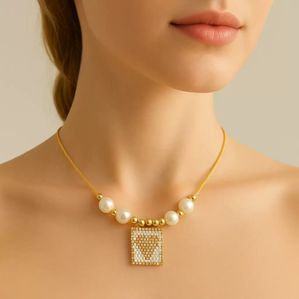 爆款高级气质女款珍珠项链米珠编织桃心吊牌项坠ins小众轻奢项饰