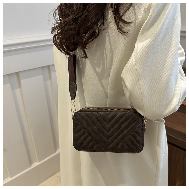 150g Weight Nylon Lining Material Sewing Thread Fashion Element Zipper Closure Type Single Shoulder Strap Strap Type Crossbody Bag Bags Type Casual, Daily, Shopping Occasion Pu Leather Material Solid Color, Lingge Pattern All Seasons Season Women's Gender Classic Style Style Square Shape Women's Pu Leather Solid Color Lingge Classic Style Sewing Thread Square Zipper Crossbody Bag 9