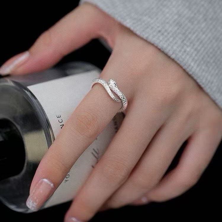 99  그린 다이아몬드 작은 뱀 반지  패션 반지 차가운 성격 오픈 반지 남성과 여성 반지 도매