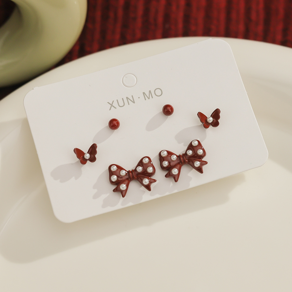 Juego de pendientes de aguja plateados, sencillos y compactos para mujer, pendientes geométricos en forma de corazón, bonitos, dulces y versátiles, venta al por mayor para puestos de mercado