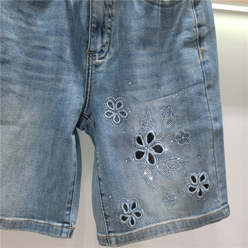 Pantalones Cortos Denim de Cinco Puntos de Mezclilla Elástico, Bordado Calado