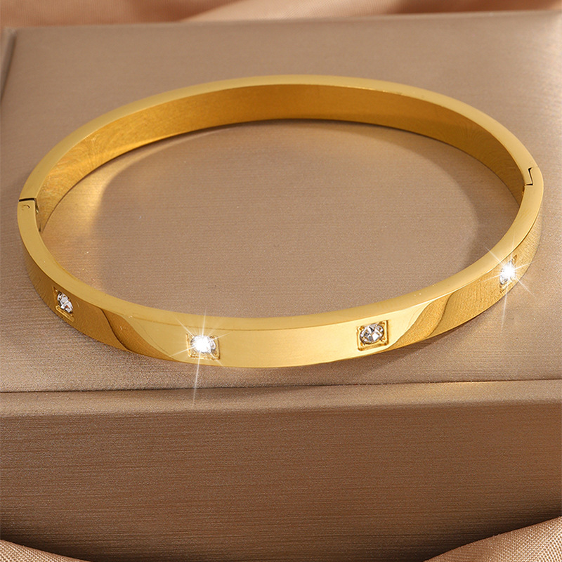 Pulsera de acero titanio con cuatro diamantes cuadrados, que no se decolora, pulsera con incrustaciones de diamantes a la moda para mujer, pulsera de acero inoxidable de alta gama