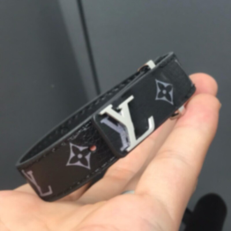 High-Quality European and American Style Leather Cord Bracelet with Four-Leaf Clover Print for Men, Vintage Pattern Wristband, Cross-Border Wholesale