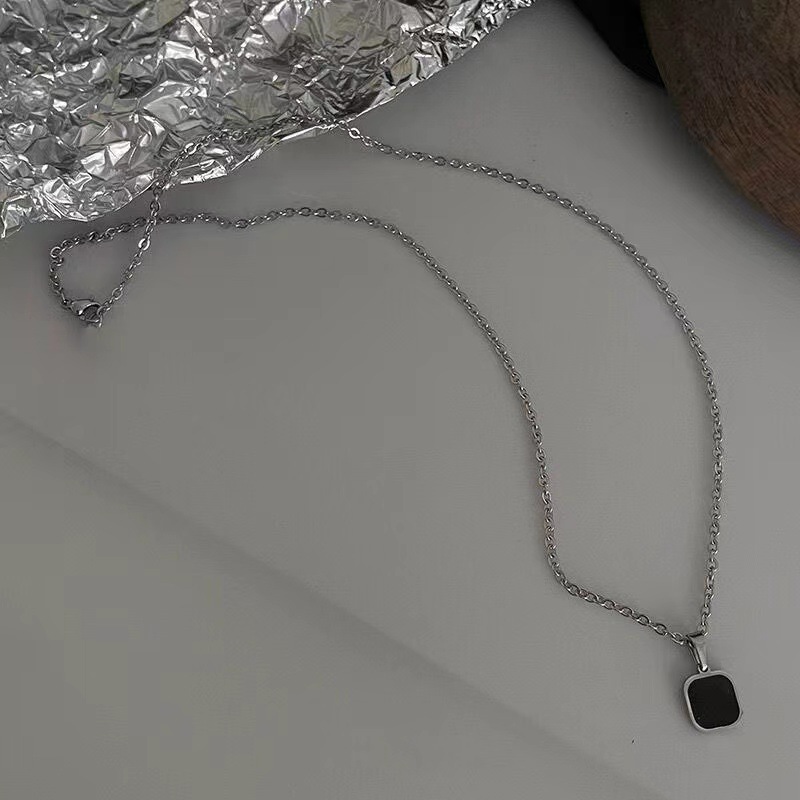 Necklace High Sense Men's and Women's Black Square Pendant Women's All-match Niche Simple Design Women's Internet Celebrant Hot Necklace