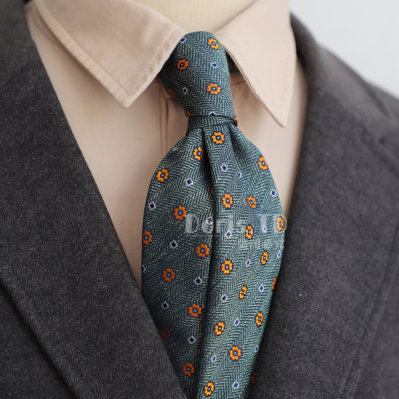 Fábrica al por mayor estilo coreano retro 8cm lujo ligero casual formal desgaste azul marino verde marrón patrón de los hombres traje empate