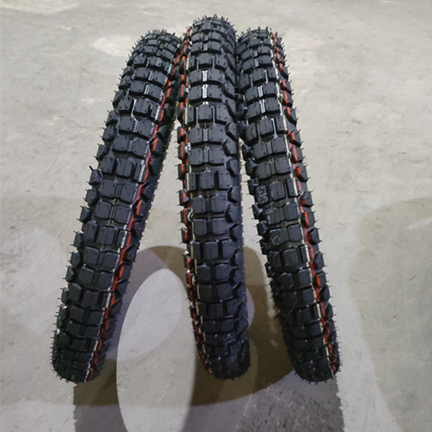 300x17  300x18  摩托车轮胎，真空胎 ，天然橡胶内外胎