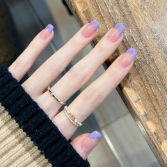 清新で純欲な風は甲のネイルアートを着て氷を通します。フランス式の短いタイプは学生の偽の爪の卸売りを取り外します。