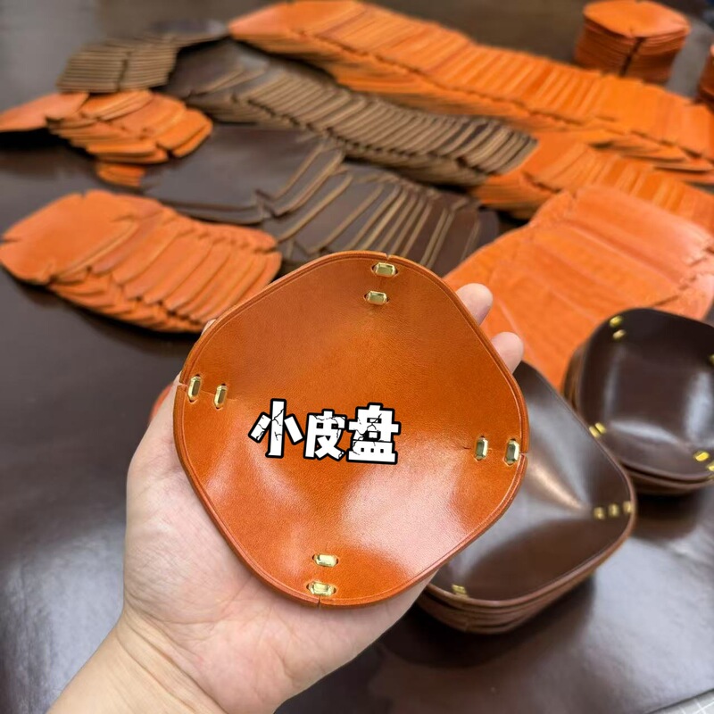 厚い牛革の文は手をつないでクルミの収納皿の宝石のトレーの本革のパイプの目を覚ます草の皿のデスクトップの収納皿を遊びます。|undefined