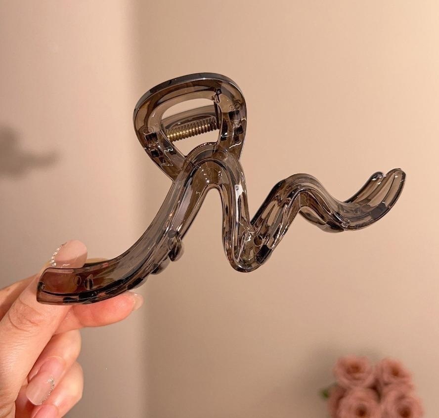 2026 nuevo clip de cabello ondulado clip de cabello de tiburón grande clip de cabello de mujer detrás de la cabeza de alta sensación clip de cabello accesorios para el cabello