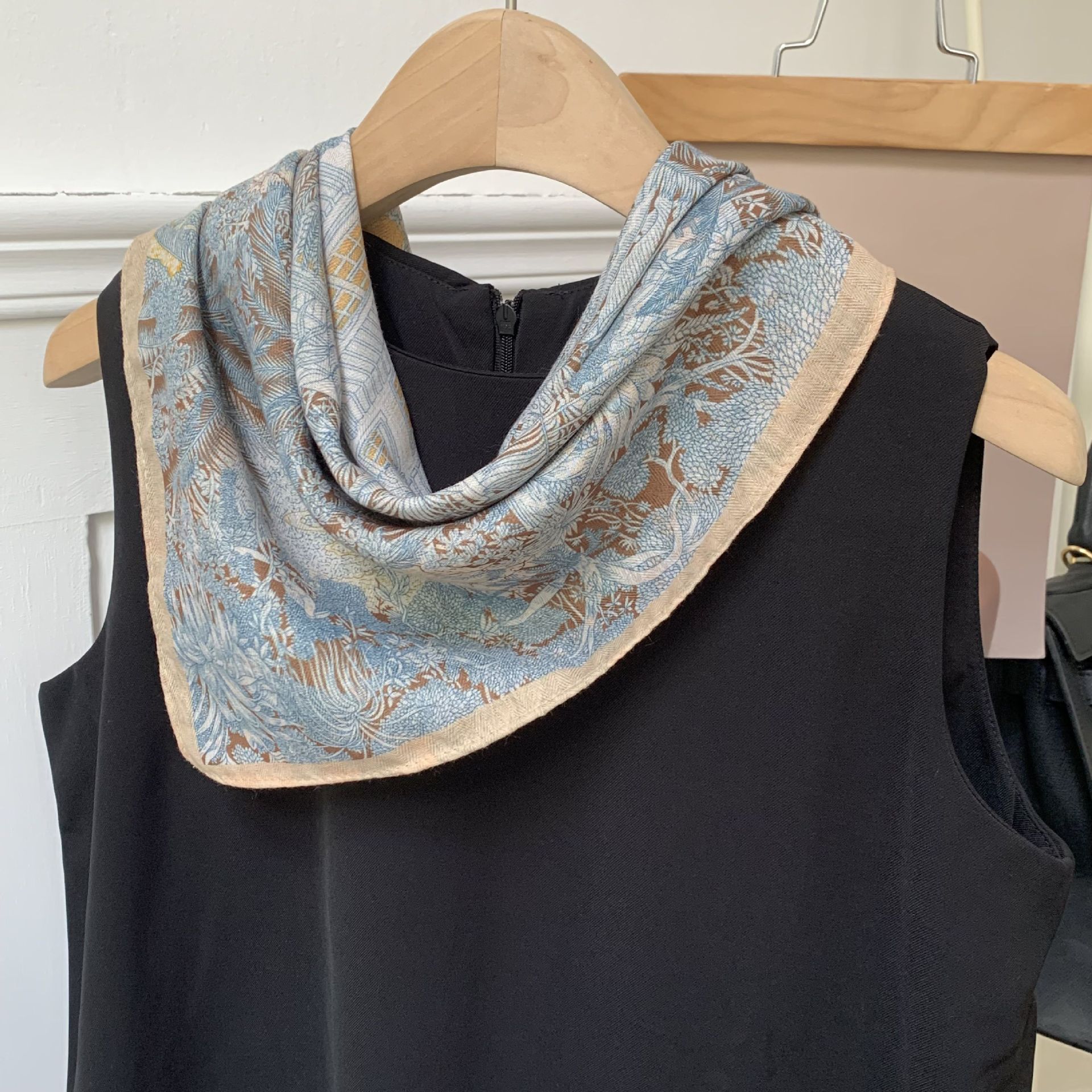 Pañuelo de seda de algodón y lino, bufanda cuadrada grande, estilo de verano de alta gama, estilo de todo fósforo literario, estilo étnico retro, bufanda de flores de anacardo, chal femenino