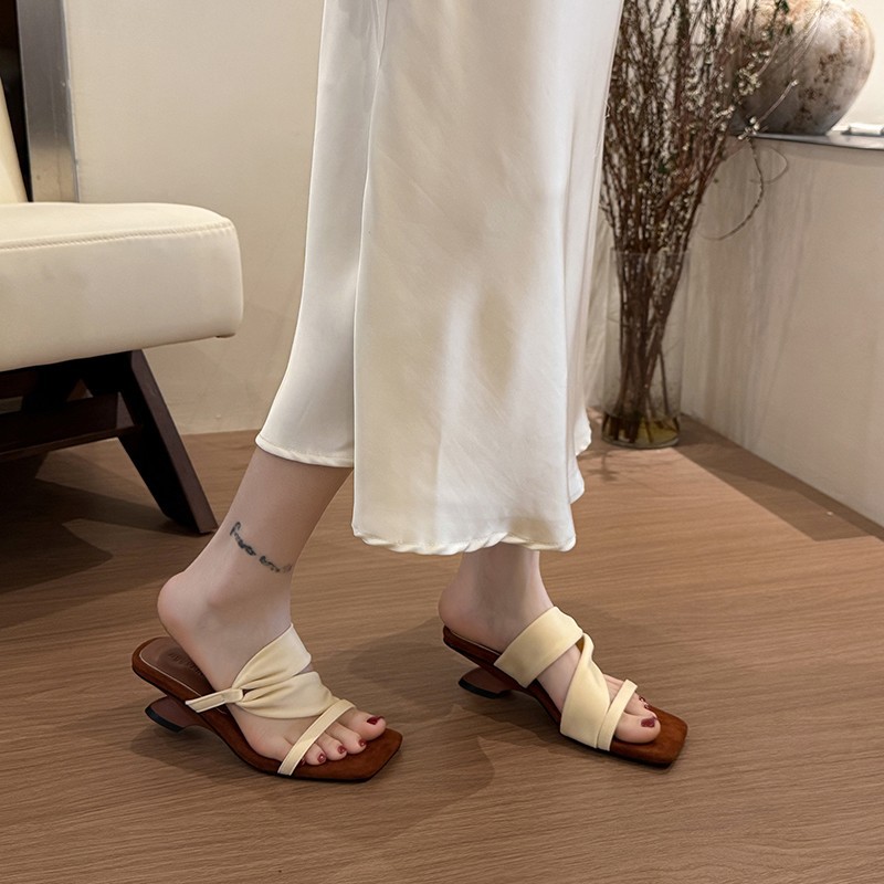 Piel de vaca ~ Sandalias retro de punta abierta de tacón de cuña para mujer verano 2025 nuevo diseño de nicho tacones de tacón en forma