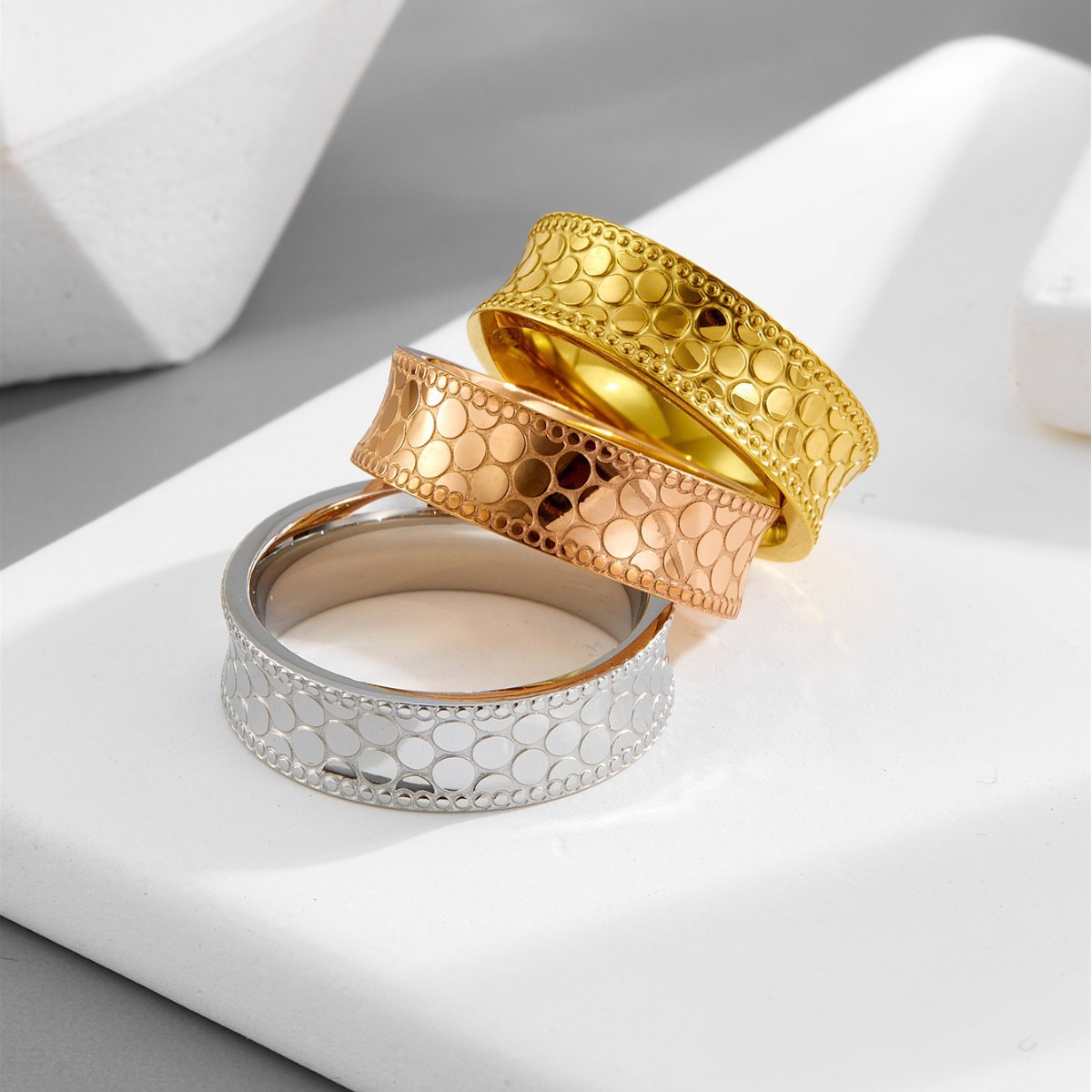龙鳞蜂巢钛钢戒指女波光粼粼时尚指环鱼鳞片18k金色不掉色轻奢ins