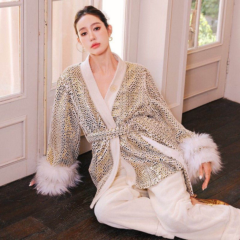 New Soft Film Hot Stamping Flannel Pajamas Three-Piece Set Coral Velvet Arctic Velvet Imitation Fox Fur Home Wear Set