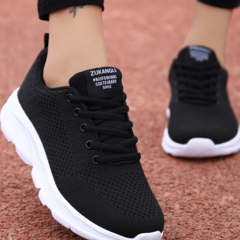 Wide-toe women's athletic shoes, shock-absorbing, lightweight, with a soft sole for comfort, black foam sole, suitable for running and travel
