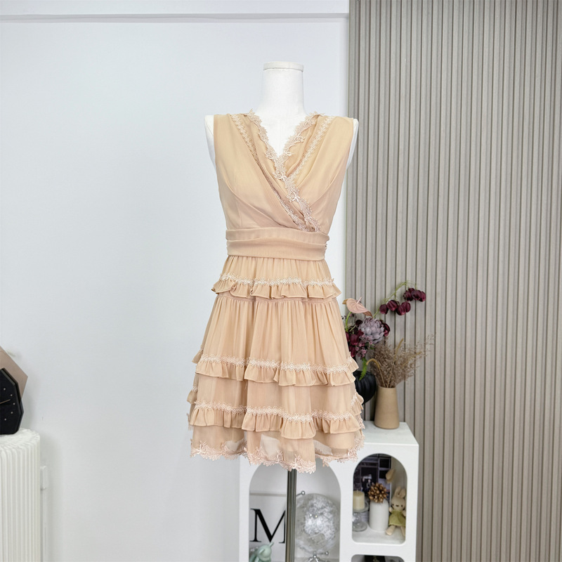 2025 real shot spring and summer new multi-layer yarn lace expensive naked dress