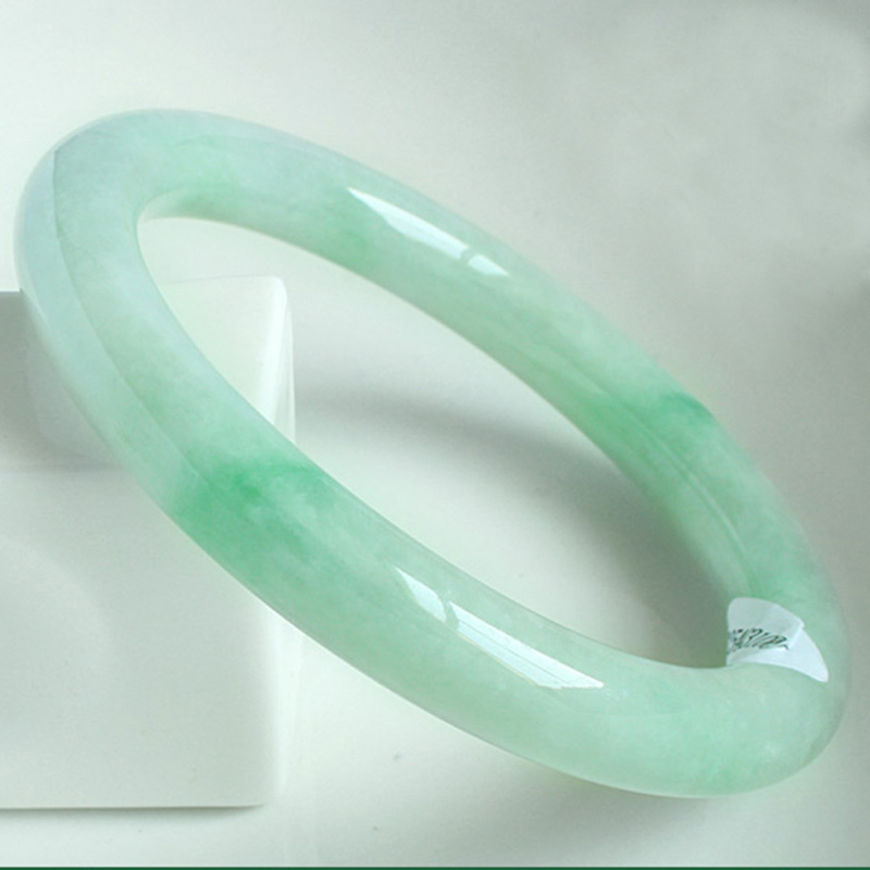 Bracciale in giadeite naturale birmana di tipo A. Bracciale rigido in giada_voghion.com