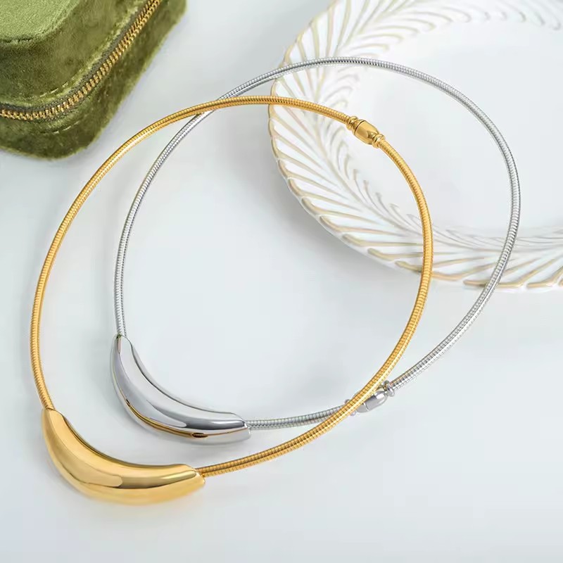 Colar choker em aço titânio minimalista e elegante_voghion.com