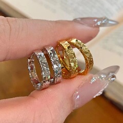 925純銀の氷の耳のボタンは軽くて豪華です。