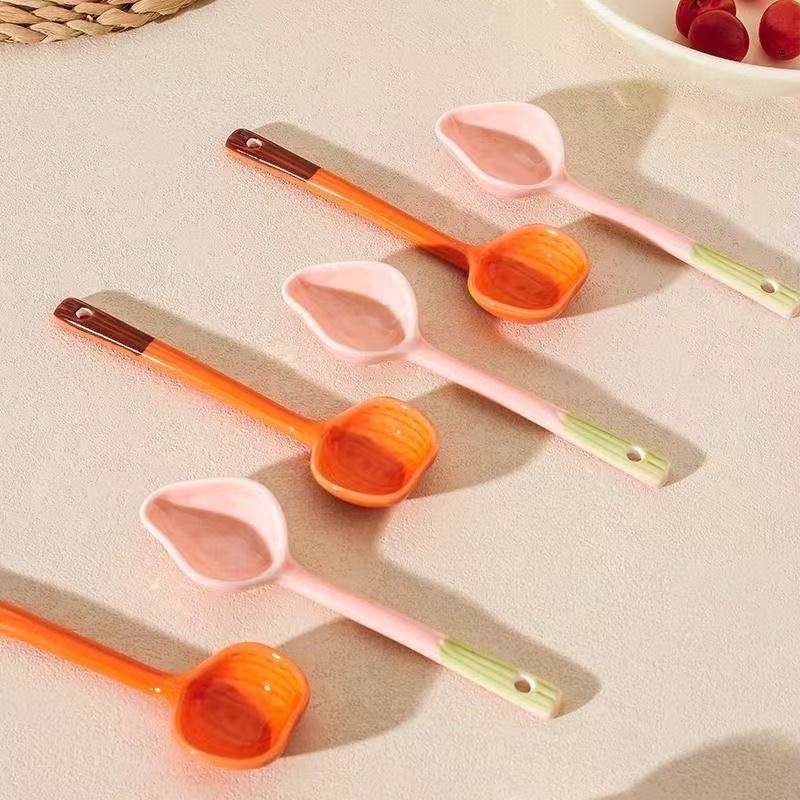 Cucharas de calabaza de cerámica creativa encantadora cucharas de fresa cucharas de postre cucharas de mango largo cucharas de alto valor