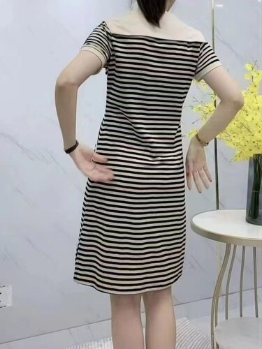 Dress 2025 new Douyin women, age reduction, young, slimming, large size, fat mm belly-covering, medium length skirt