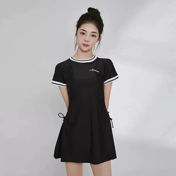 6223 Black (swimsuit + cornerswimming trunks)