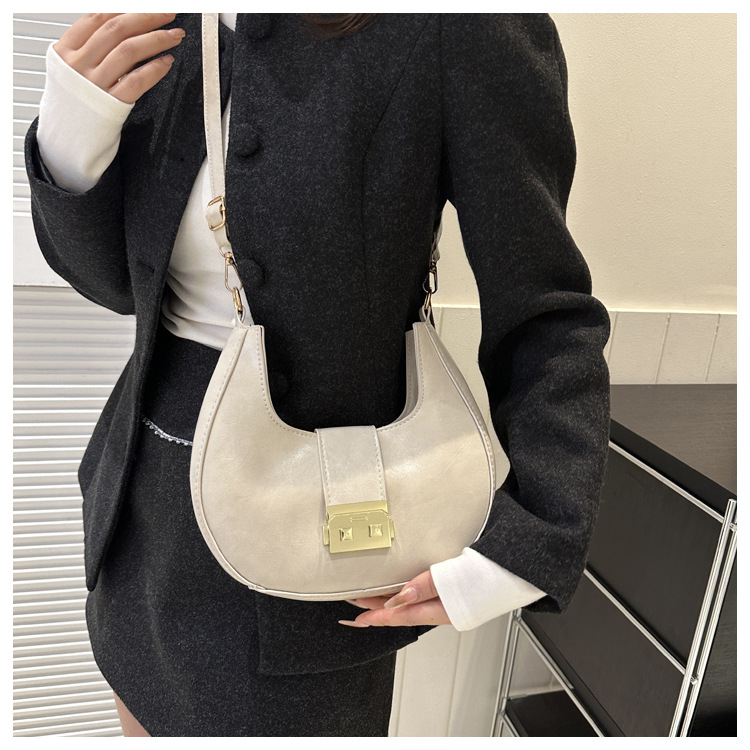 Nuova borsa a tracolla minimalista per donna, versione coreana, borsa sotto le ascelle dolce e straniera, tendenza invernale popolare, borsa da donna a forma di mezzaluna_voghion.com