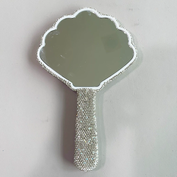 Shell (white diamond)