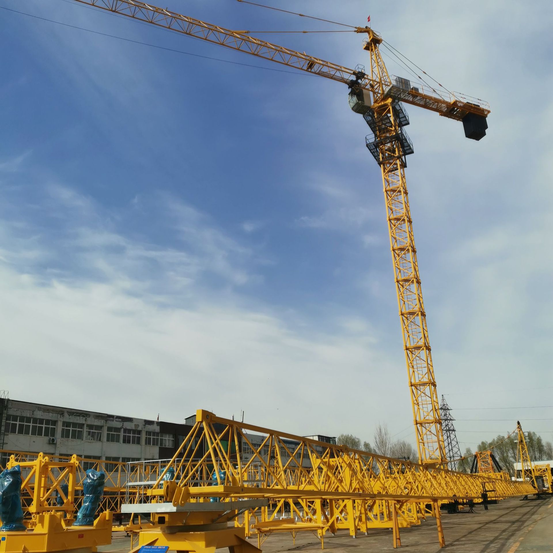 山东塔机 Luffing Tower crane 动臂内爬平头塔吊 4-25吨 龙门吊