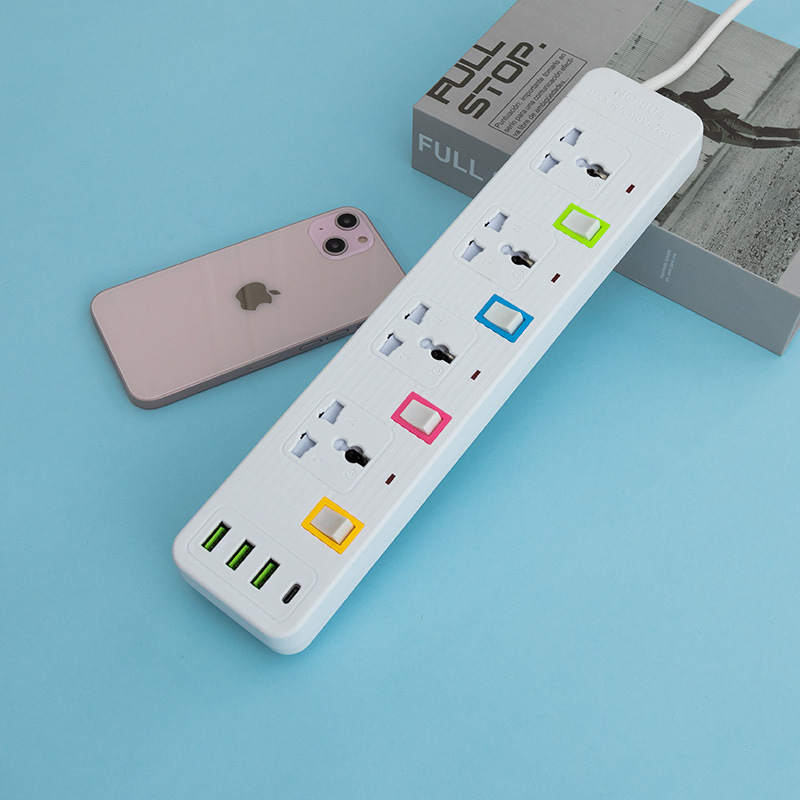 3USB + 1pd interruptor de cabeza de cuatro posiciones con luz indicadora estándar británico estándar europeo estándar americano bolsa de PVC con cáscara blanca