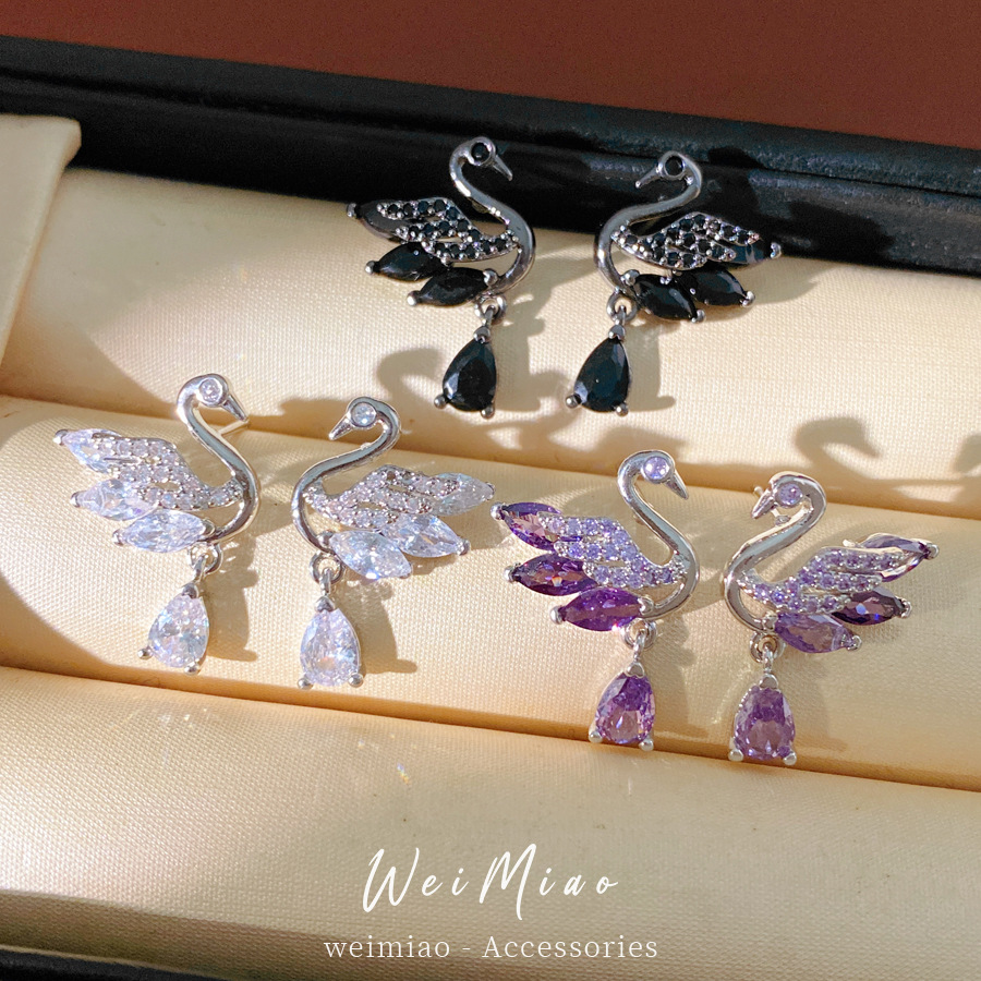 Agujas de plata de piedra de diamante de cisne gota de agua pendientes temperamento delicado personalidad pendientes ligeros de lujo alta sensación auriculares al por mayor