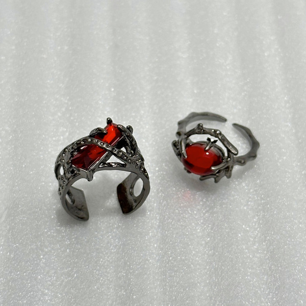 Red geometric one size fashionable ring with zircon