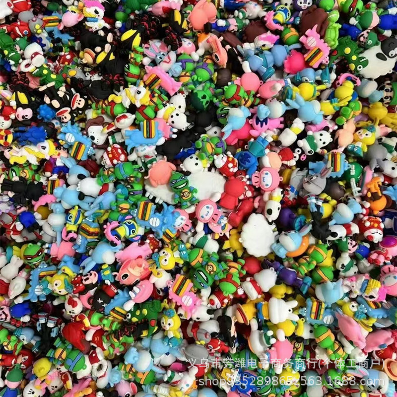 트렌디한 인형이 무작위로 혼합되어 매치됩니다. (새로운 작은 크기의 누드 의상)