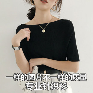 �羳���nŮ�bһ�ּ���zᘿ���Ů�ļ����伃ɫT�����A�����