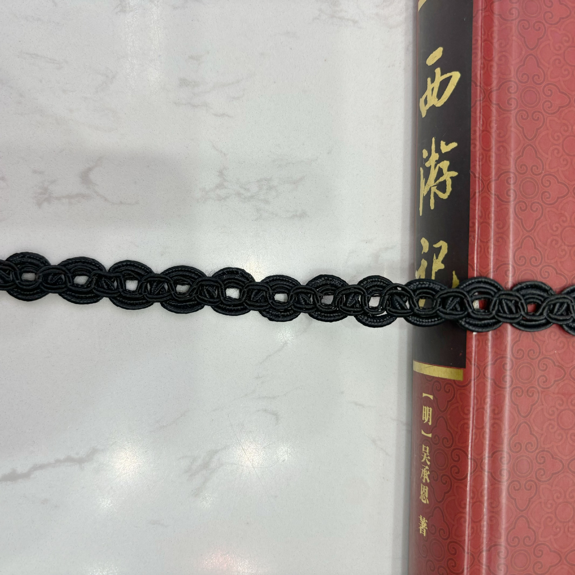 Fábrica en stock Venta Directa estilo étnico encaje con cuerda de pozo oro y plata seda ocho caracteres encaje vestido de novia traje Accesorios