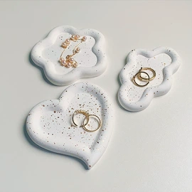 树脂工艺品;陶瓷杯;陶瓷工艺品