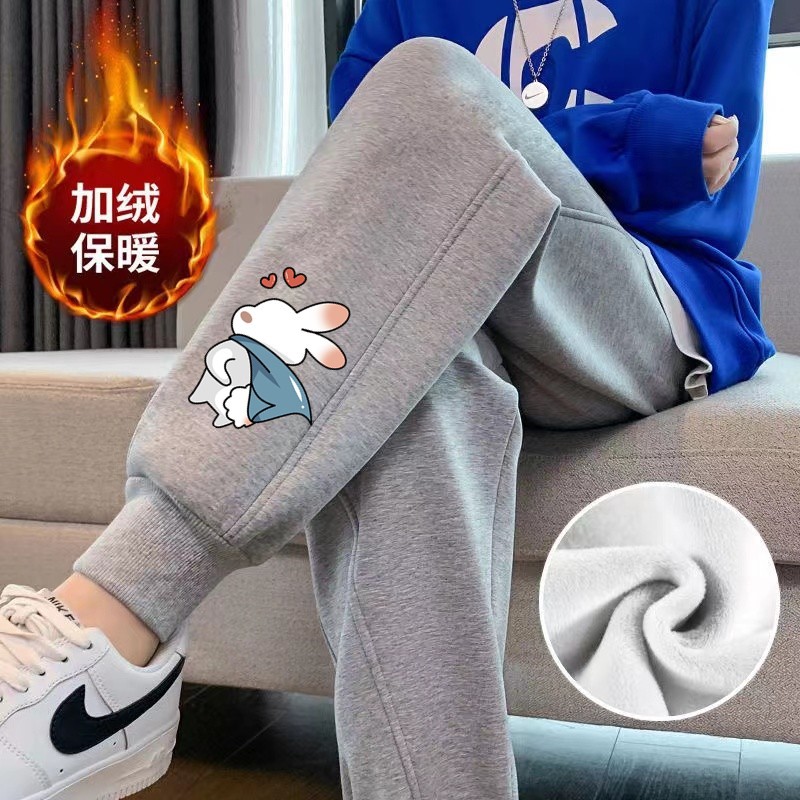 뒷면 토끼 나사 입 회색 바지와 벨벳