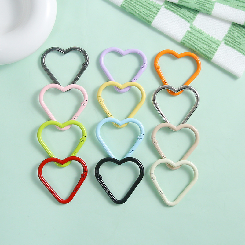 カラー塗装合金の大きな愛のバネはdiyのキーホルダーのアクセサリーのオープンリングのペンダントの材料の卸売りを掛けます。