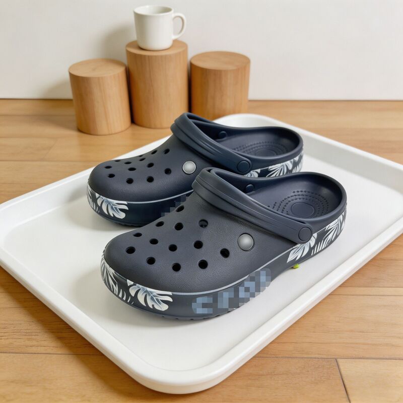 Crocs New Style Clogs for Men and Women, Summer Outdoor Closed-Toe Beach Shoes Crocs New Style Clogs for Men and Women, Summer Outdoor Closed-Toe Beach Shoes