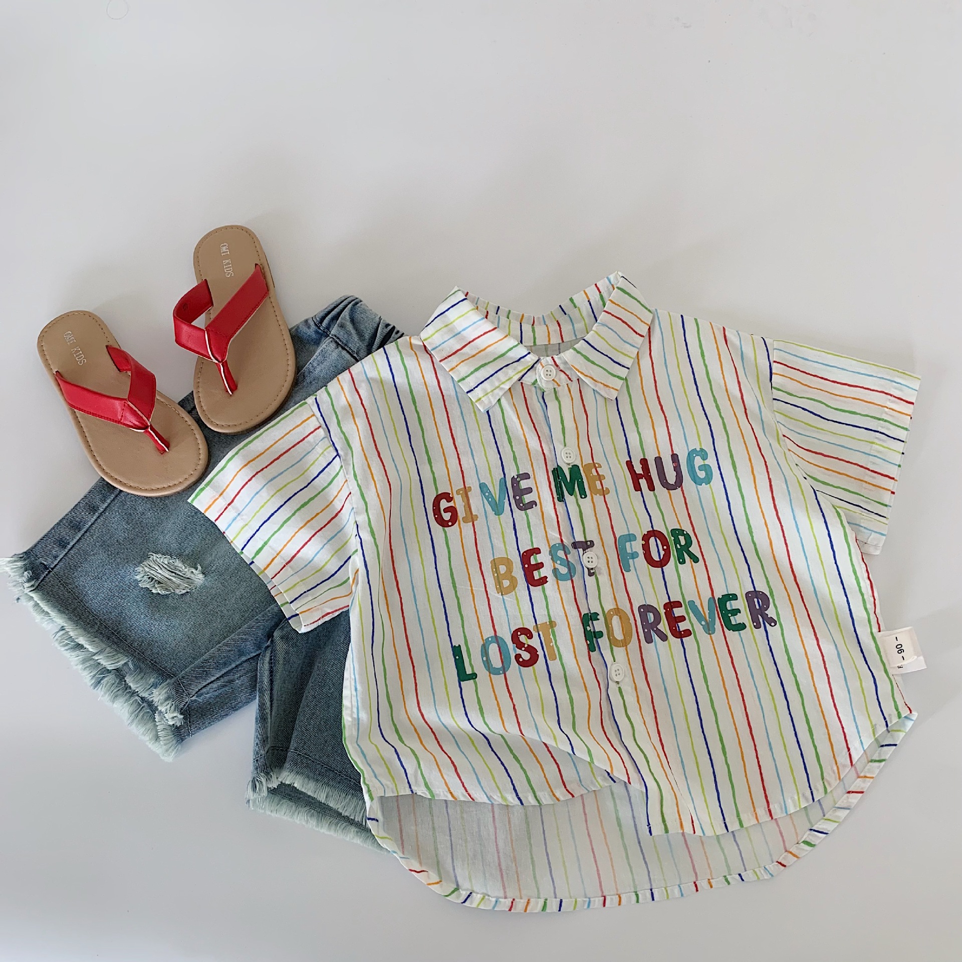 Camisa para niños Maibao 2025 verano nuevo estilo niños coreanos letras de rayas de color camisa de manga corta ropa de verano occidental para bebés