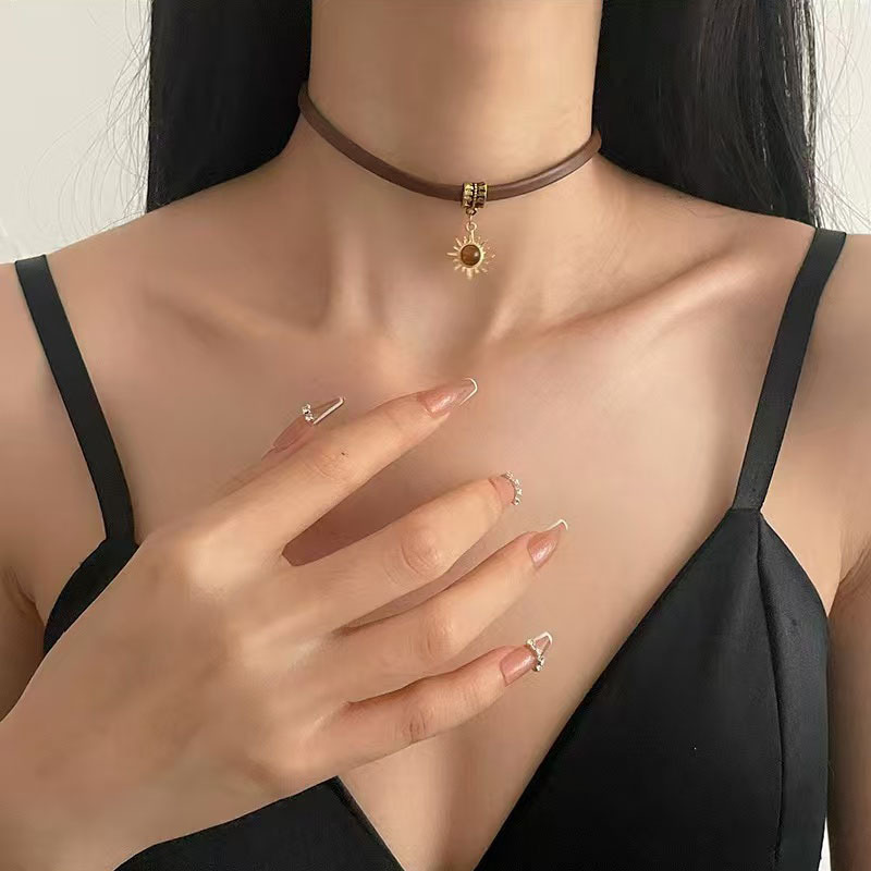 跨境美拉德太阳花棕色虎眼石皮绳项链女小众轻奢ins冷淡风锁骨链|undefined