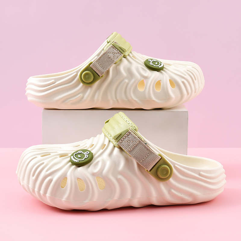 Thick-soled hole shoes women's summer outdoor wear heightening non-slip wear-resistant sandals EVA breathable deodorant high color value toe-covered slippers