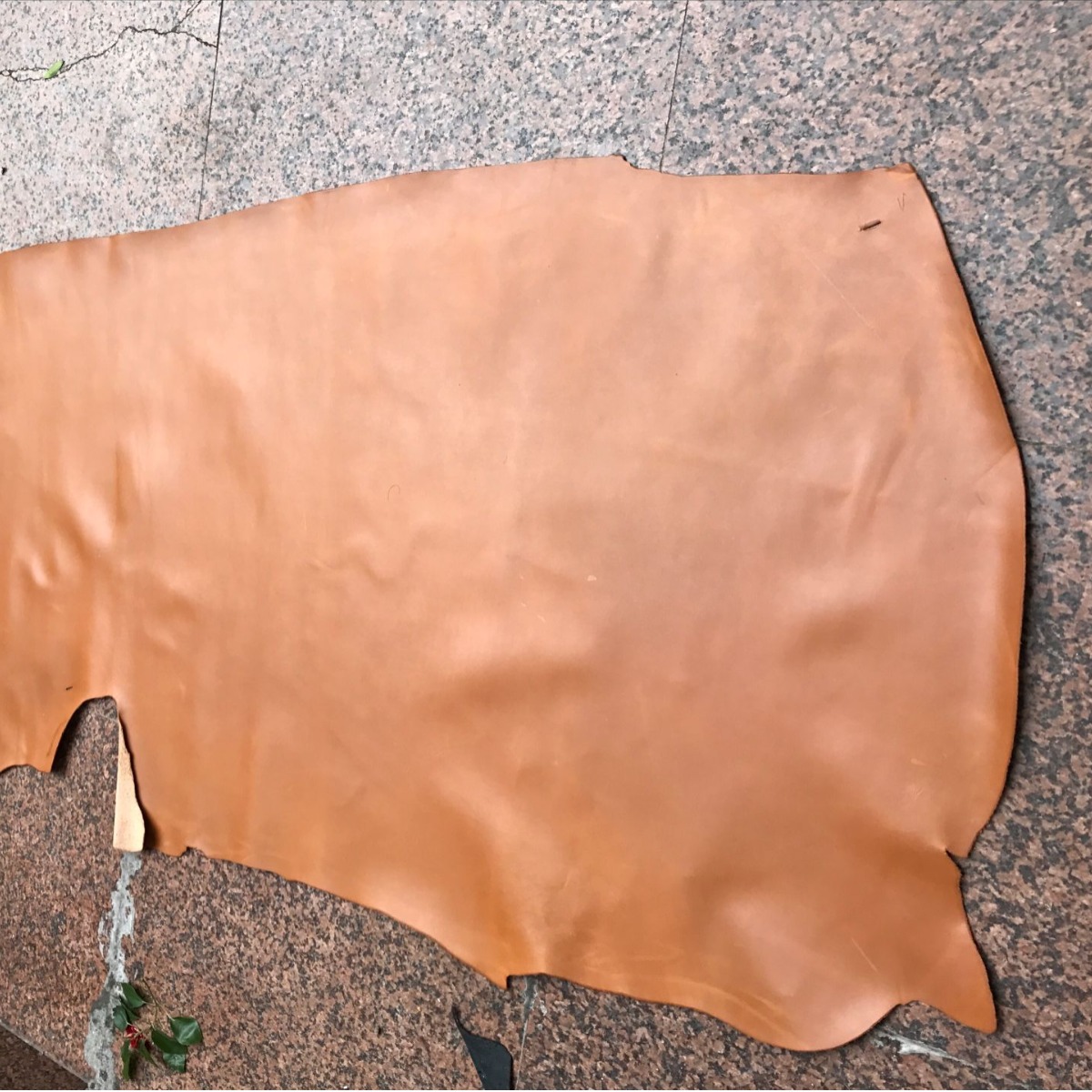 头层油蜡皮，双色皮料，中小牛皮 头层牛皮 马鞍皮 手工DIY 棕色