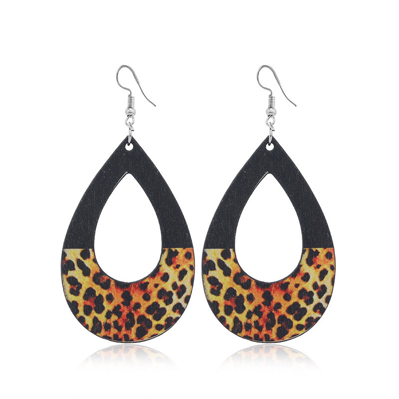 1 Pair Retro Leopard Wood Women's Drop Earrings display picture 3