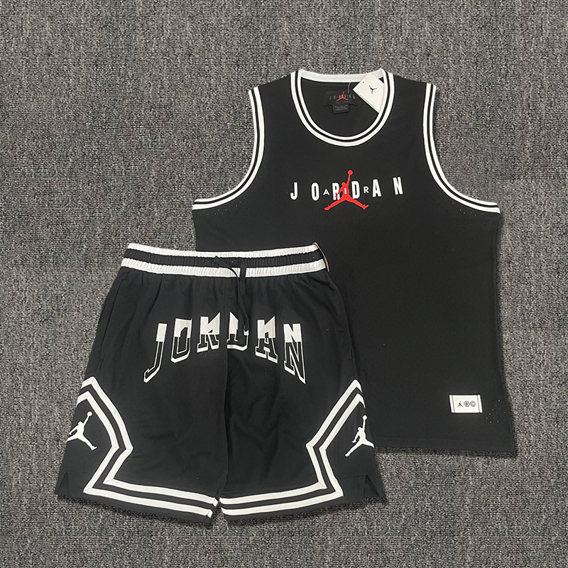 Nuevo conjunto de ropa deportiva de hombre volador en verano, entrenamiento de carrera para hombres, chalecos cortos transpirables de secado rápido, dos juegos al por mayor