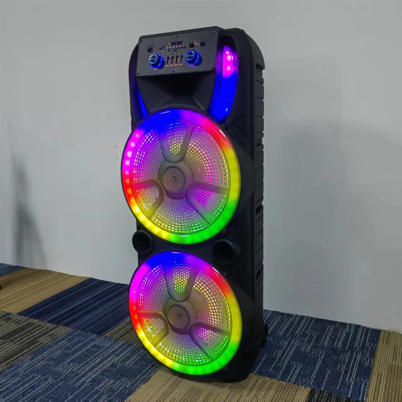 Fábrica de comercio exterior doble 15 pulgadas altavoces Bluetooth coloridos al aire libre alta potencia micrófono inalámbrico K canto cuadrado danza estéreo 1