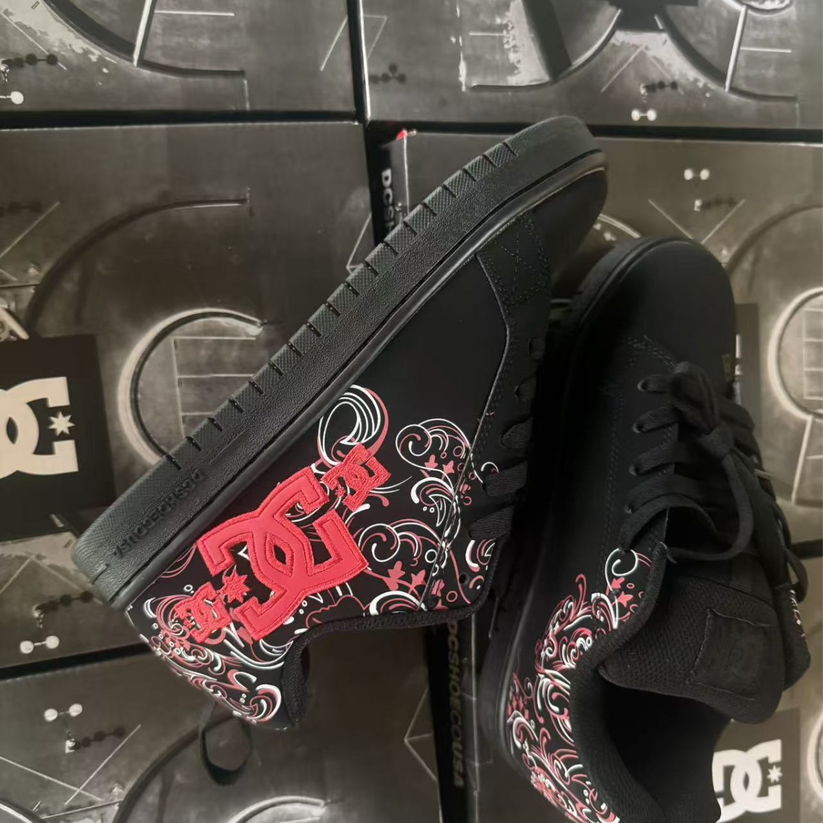 Cross-border foreign trade DC Shoes men's and women's embroidered skate shoes, European DC shoes, campus loafers, casual sports shoes