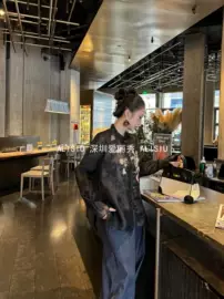 女式马甲;女式衬衫;上衣