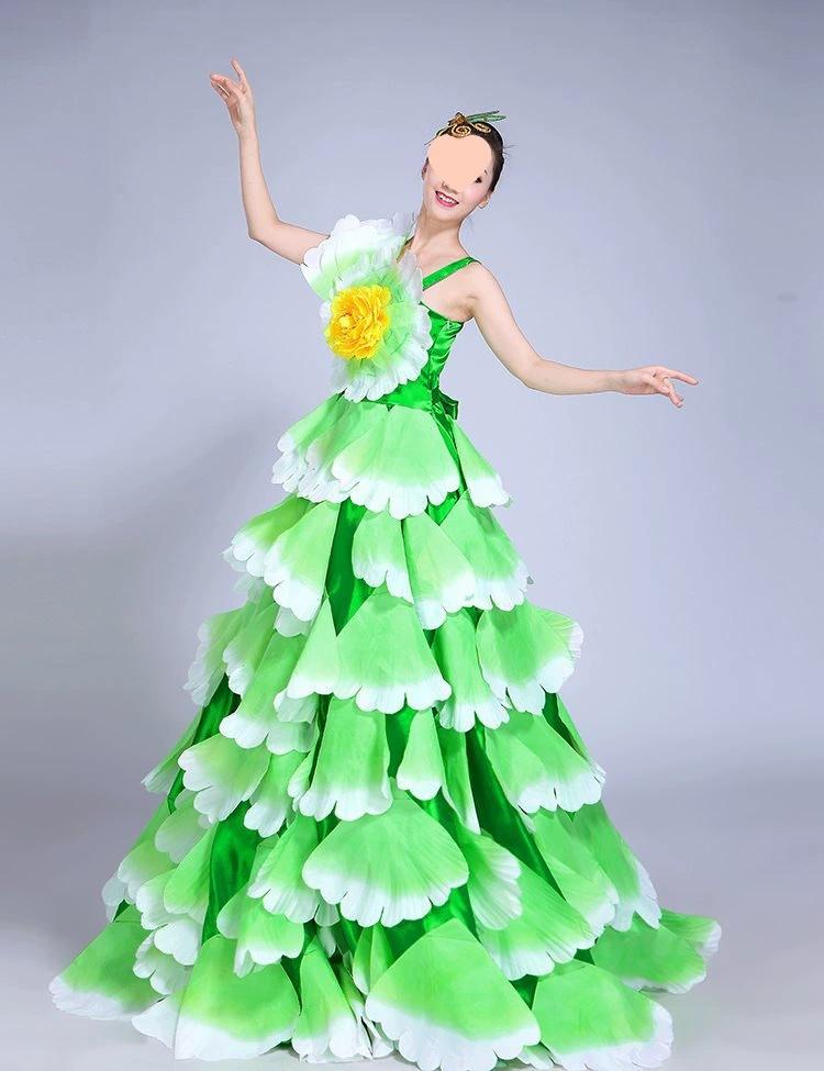 Национальный танцевальный коллектив Хор для взрослых Танцы на сцене Танцы Танцы Танцы Танцы Юбки-лепестки Выступления Женские юбки