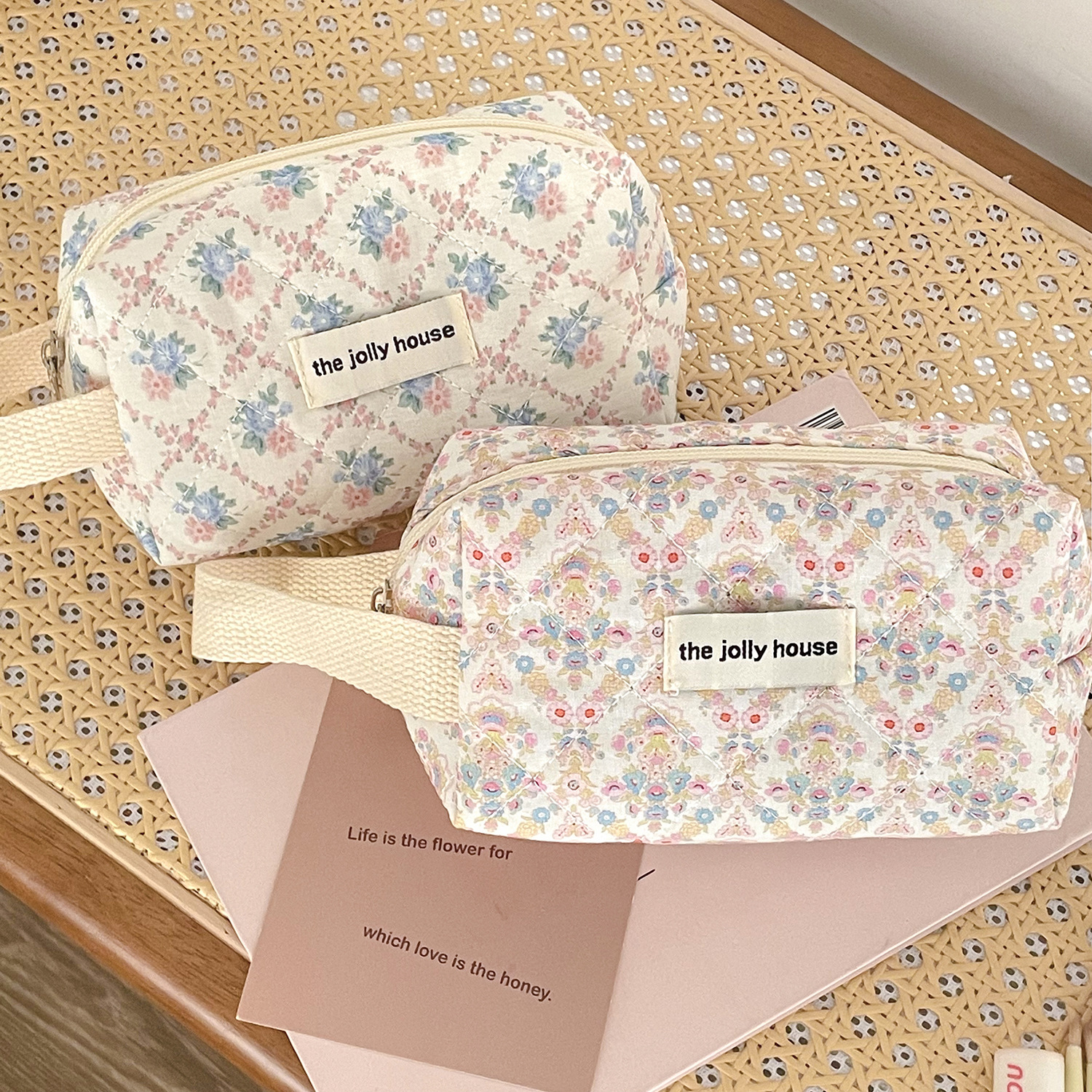 Women's Gender Cute, Classic Style Style Cute Classic Style Ditsy Floral Polyester Sewing Thread Square Makeup Bags