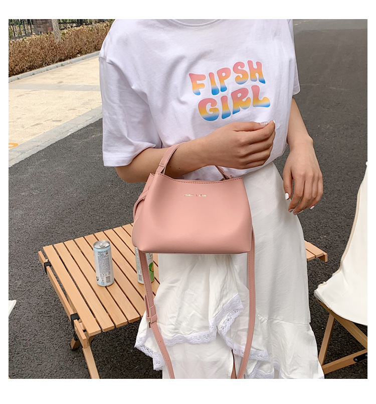 Simple Fashion Solid Color One-shoulder Messenger Bag display picture 4